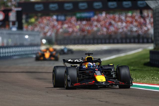 Bem-vindo de volta, Max! Verstappen supersónico vence em Ímola