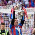 Glasner mostra Taça de Inglaterra aos adeptos do Crystal Palace
