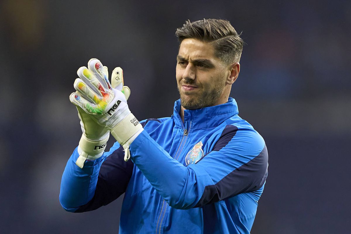 Cláudio Ramos faz balanço da época do FC Porto e felicita Tondela