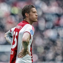 «Qué mirás, bobo?»: como Weghorst fez Messi parecer um ‘menino’ (VÍDEO)