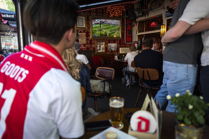 Adeptos do Ajax assistem ao Feyenoord-PSV