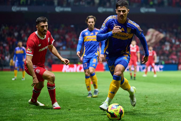 Paulinho está com o Toluca na final da liga mexicana