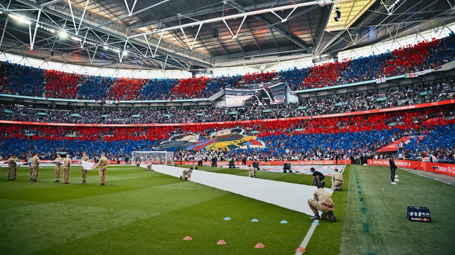 A emocionante história de um pai e dois filhos na festa do Crystal Palace na Taça 