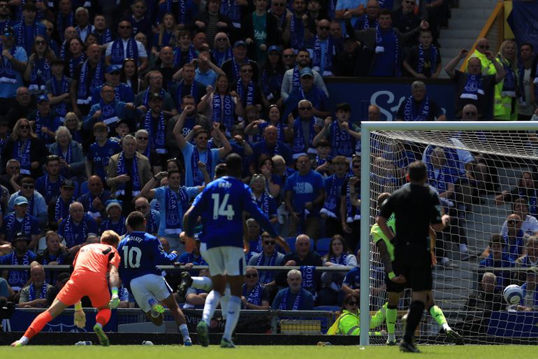 Everton vence no adeus da equipa ao Goodison Park