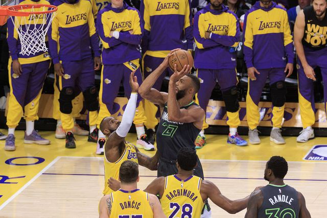 Rudy Gobert, dos Minnesota Timberwolves, durante jogo com os Lakers