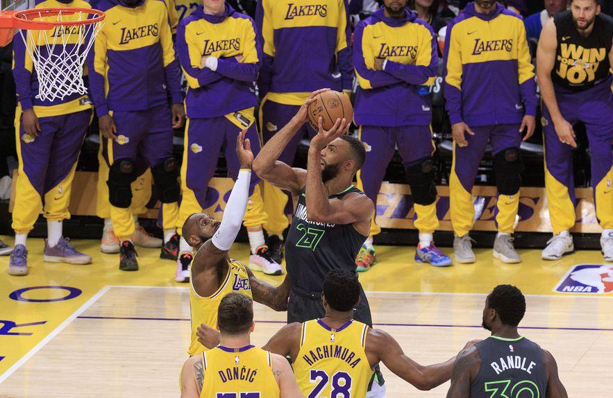Rudy Gobert, dos Minnesota Timberwolves, durante jogo com os Lakers