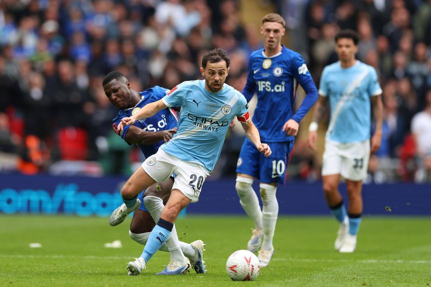 Bernardo Silva em ação pelo Manchester City frente ao Chelsea