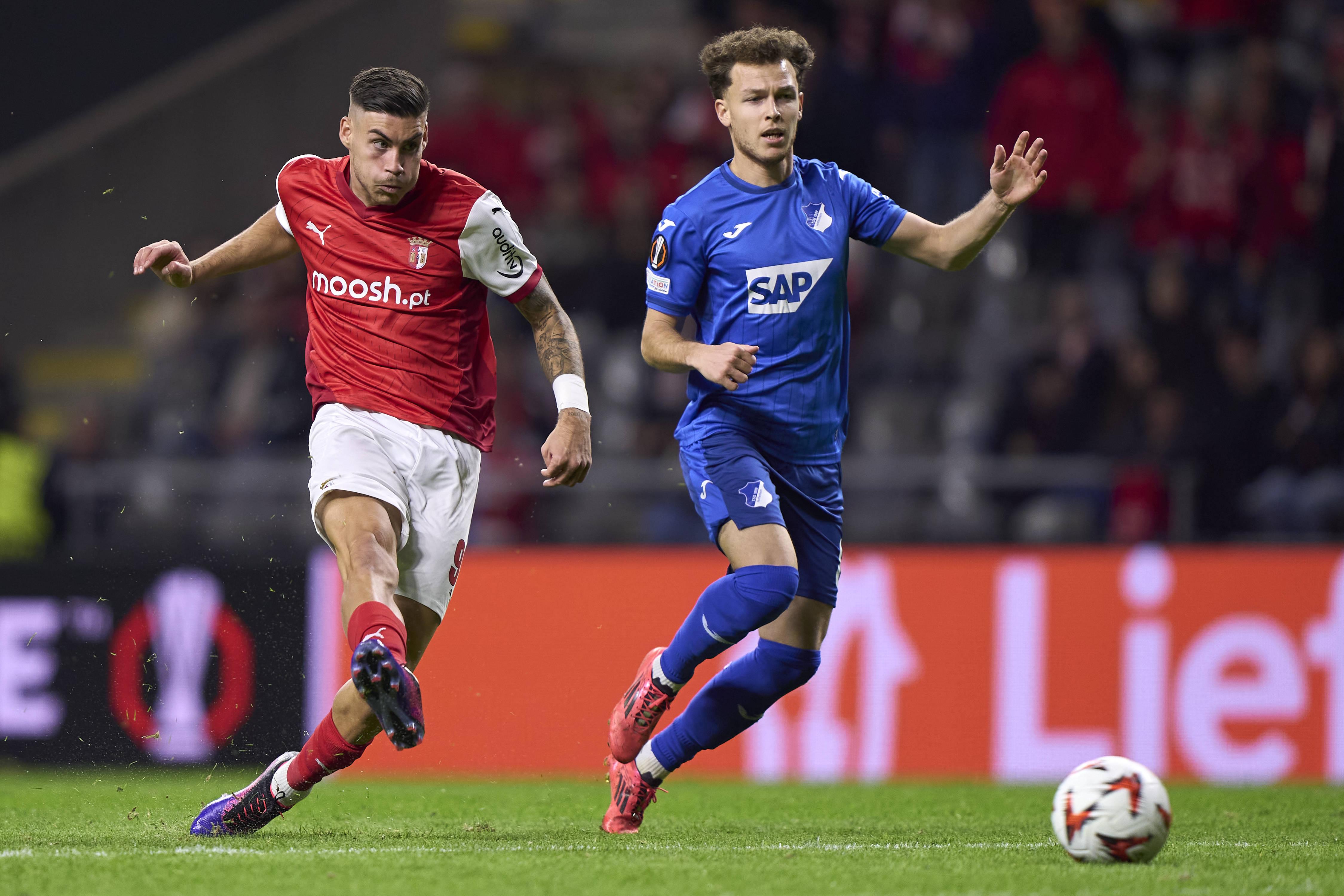 Roberto Fernández esteve apenas uma época no SC Braga, mas transferência para o Espanhol continua a render aos arsenalistas