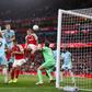 Arsenal tem uma mão no troféu da Premier League