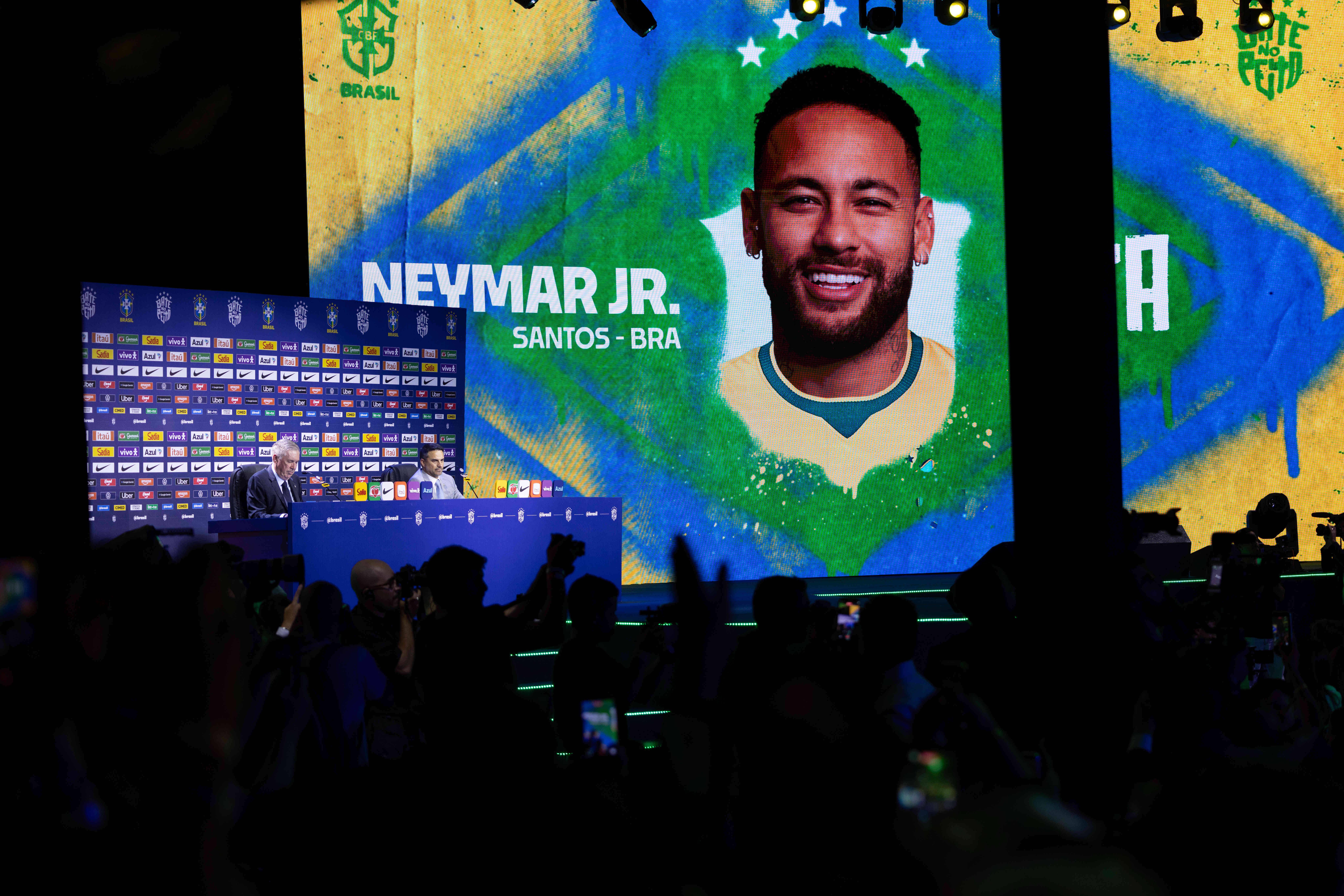 Momento em que se ficou a conhecer a chamada de Neymar por Ancelotti