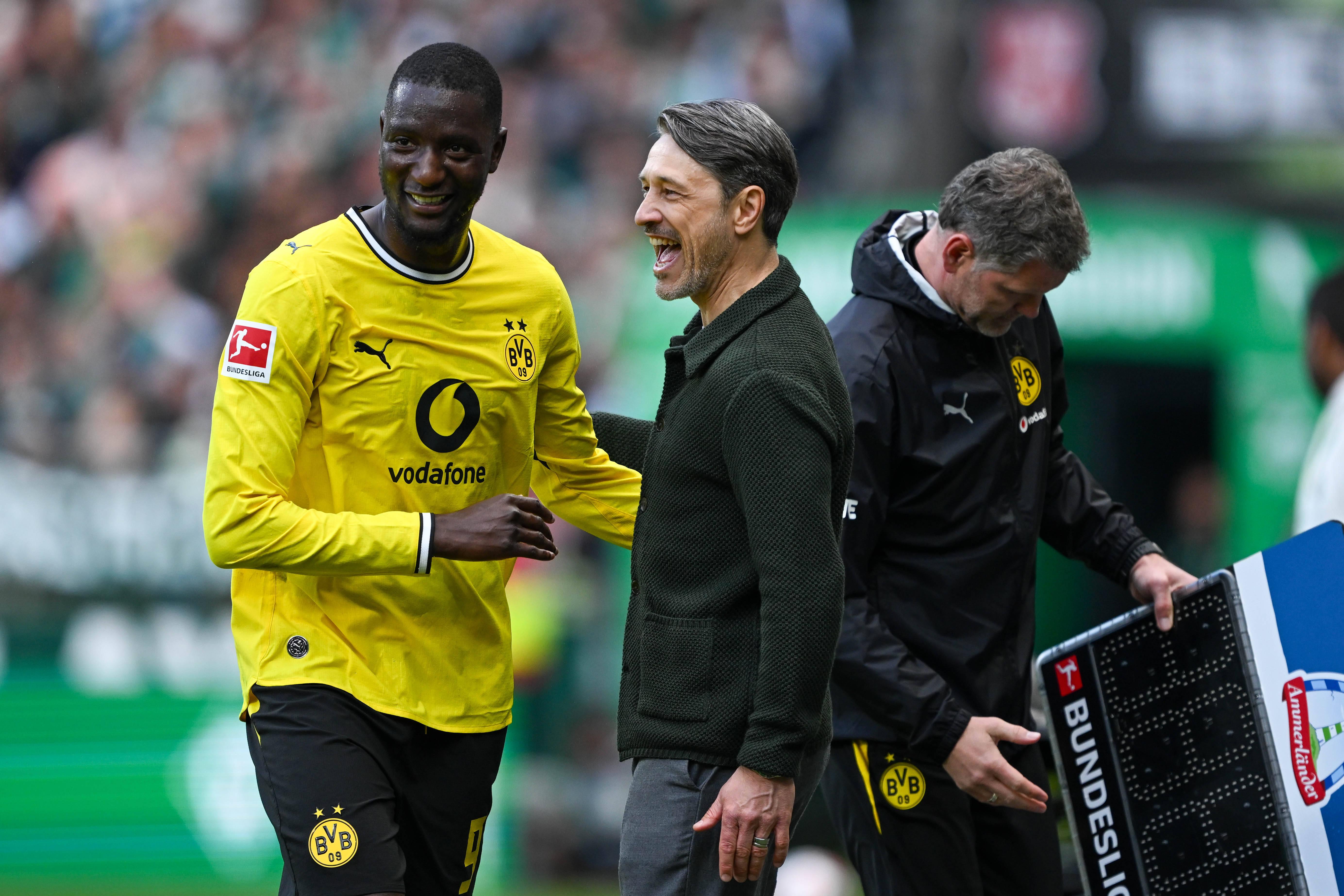 Niko Kovac, treinador do Borussia Dortmund, com a estrela de ataque, Guirassy