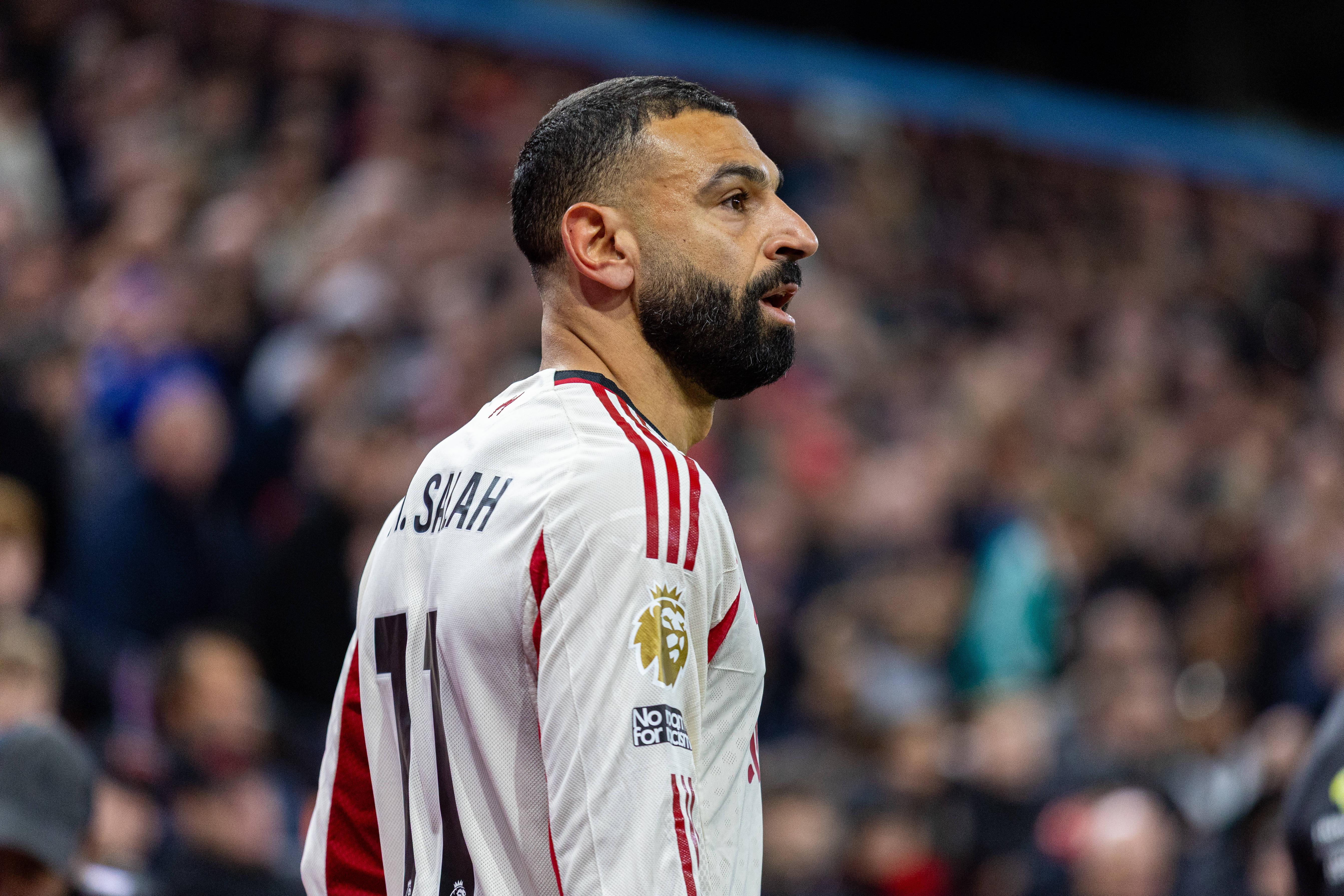 Mohamed Salah foi suplente utilizado no Aston Villa-Liverpool