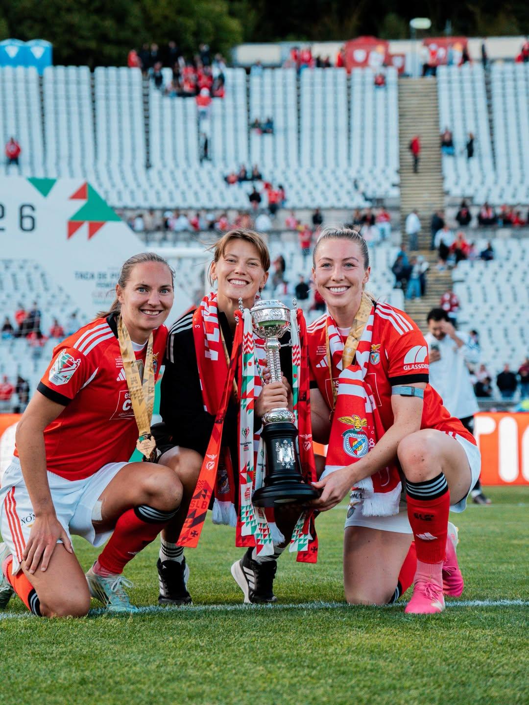 Marit Lund, Rakel Engesvik e Chandra Davidson