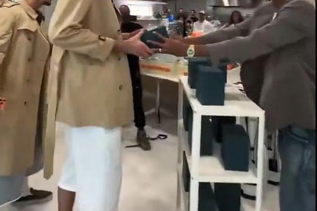 Bem vestidos e a horas: Shai gastou 35 mil euros em presentes para colegas