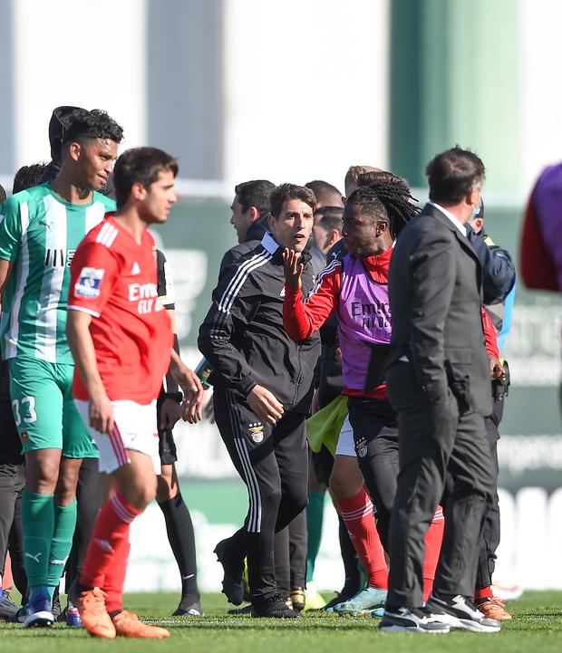 A reação de Sandro Cruz no final da partida em Vila do Conde - Foto: A BOLA
