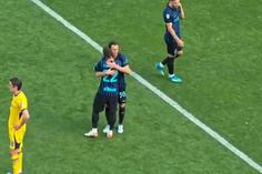 Darmian ovacionado de pé na despedida do Inter