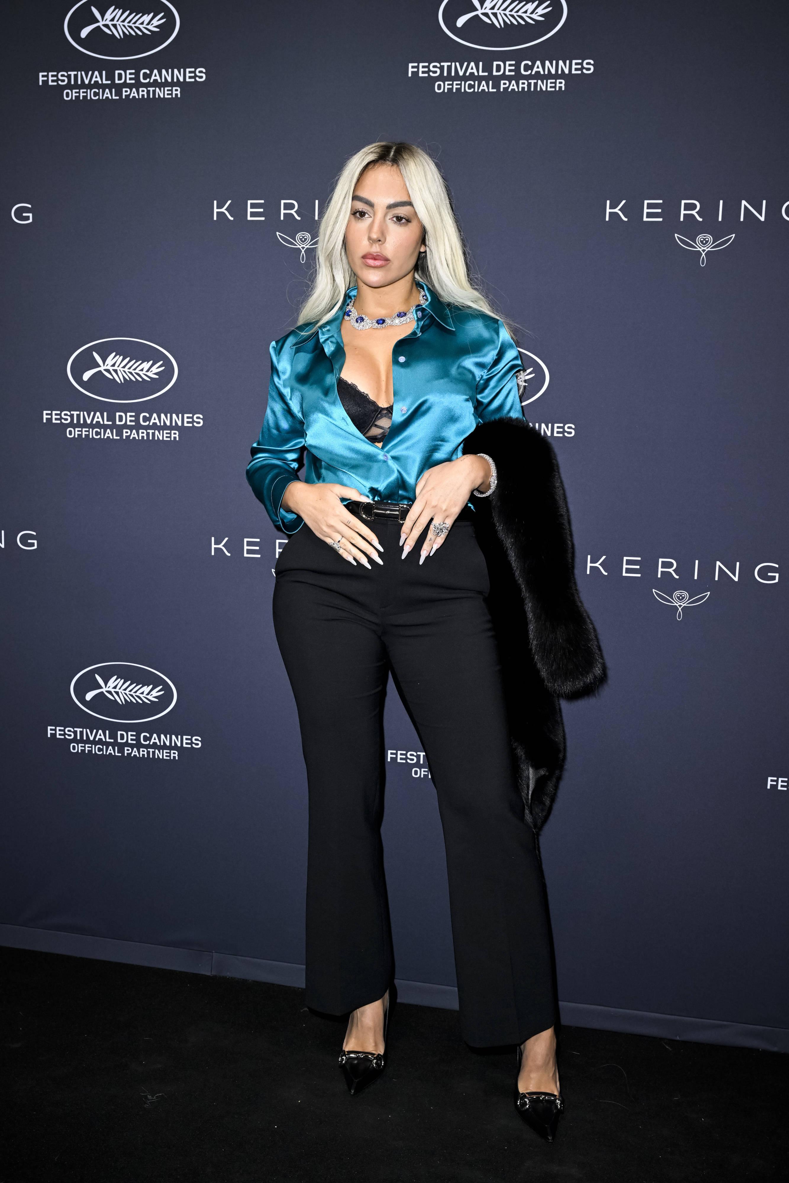 Georgina com novo visual em Cannes: à tarde morena, à noite loura - foto: Imago