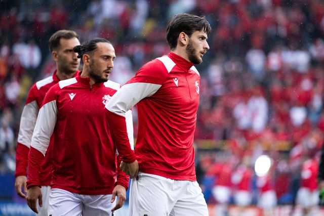 Jogadores da Geórgia aquecem sob assobios... dos turcos