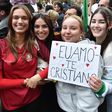 «Desculpe lá, arranja bihetes?»