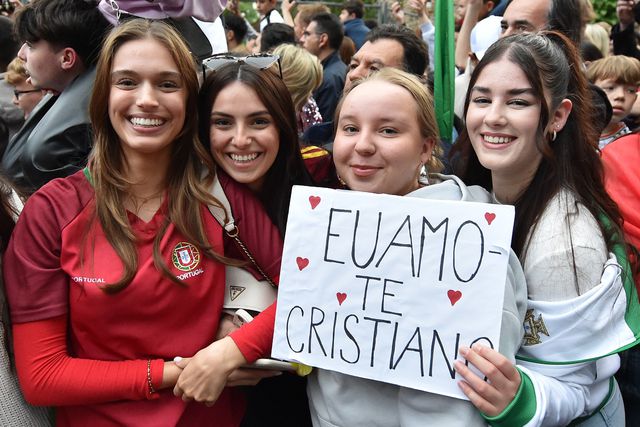 «Desculpe lá, arranja bihetes?»