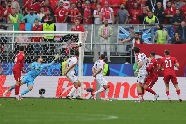 VÍDEO: golaço de Muldur abre o marcador do Turquia-Geórgia