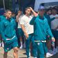 Ronaldo e companhia levam adeptos à loucura à porta do hotel (vídeos)