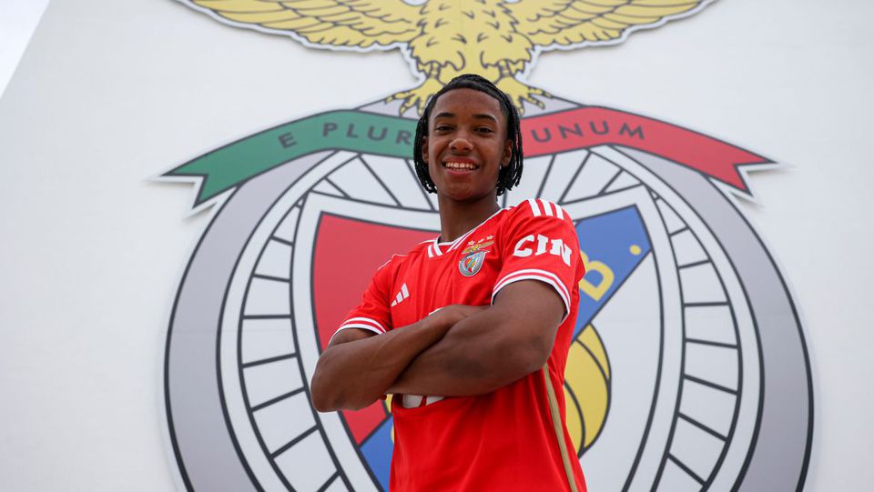 OFICIAL: filho de Yannick Djaló assina pelo Benfica