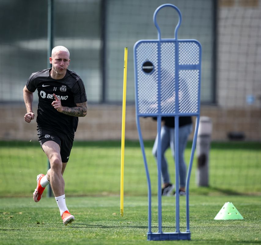 Sporting: Nuno Santos já vai ao relvado