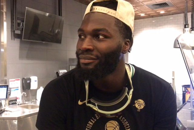 A entrevista com Neemias Queta após sagrar-se campeão pelos Celtics