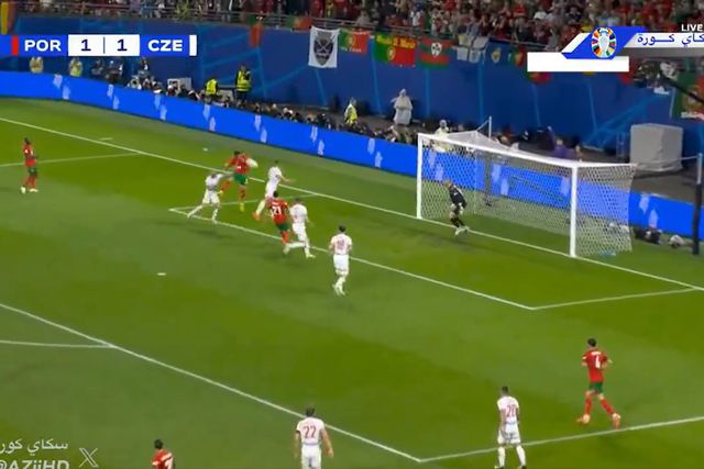 Vídeo: Diogo Jota marca mas árbitro anula por fora de jogo de Ronaldo