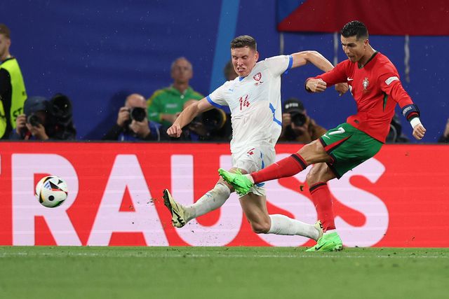 VÍDEO: golaço de Provod coloca Chéquia na frente