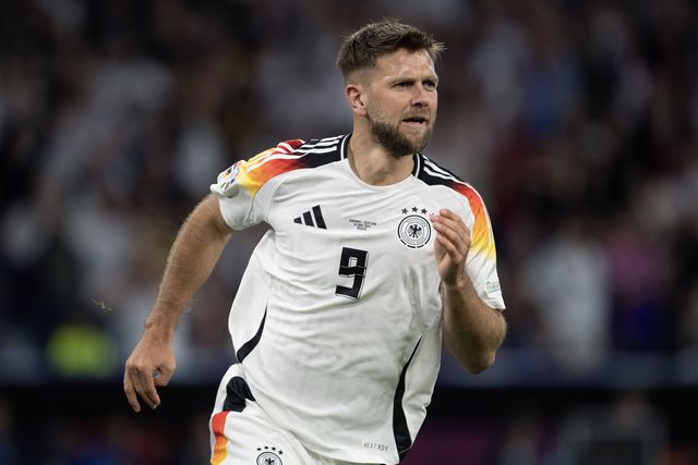 Remate de Fullkrug... fratura mão de adepto