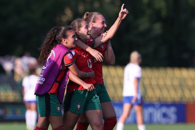 Seleção goleia Inglaterra e segue viva no Euro sub-19