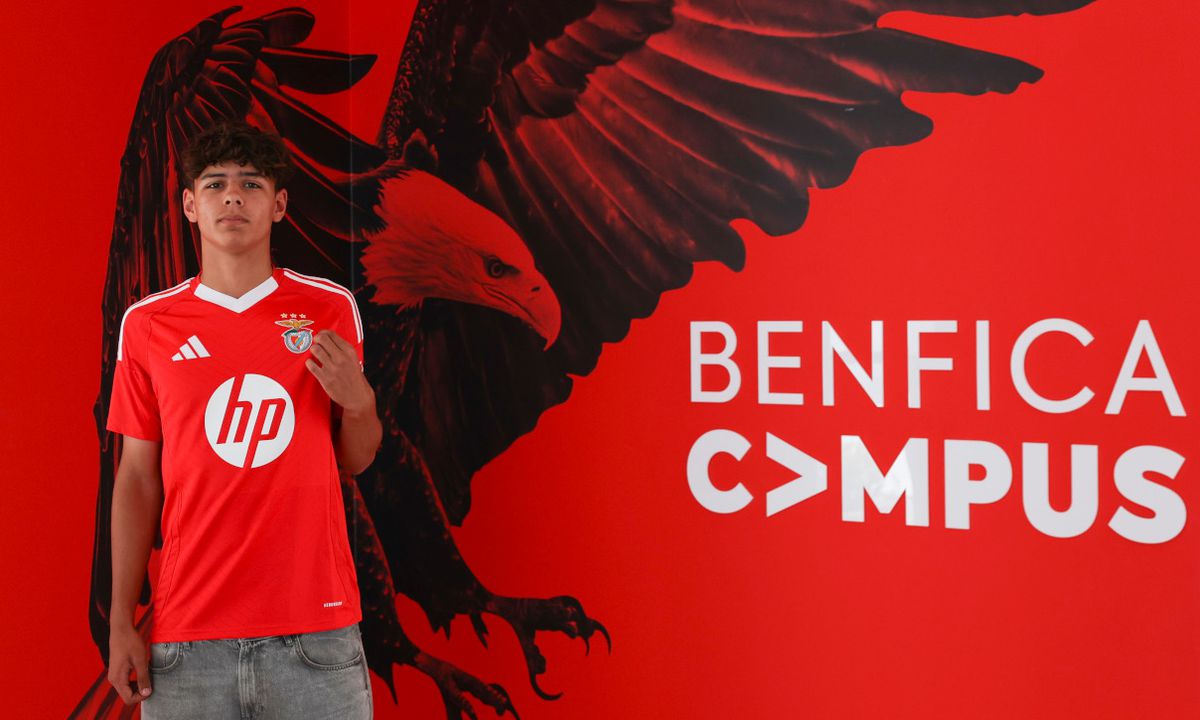 Benfica agarra promessa para o eixo da defesa