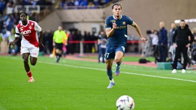 Amar Dedic ao serviço do Marselha no jogo com o Mónaco