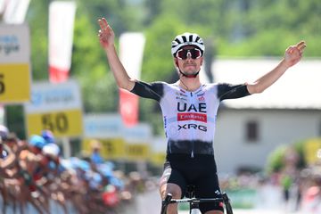 João Almeida vence etapa na Volta à Suíça e aproxima-se da amarela