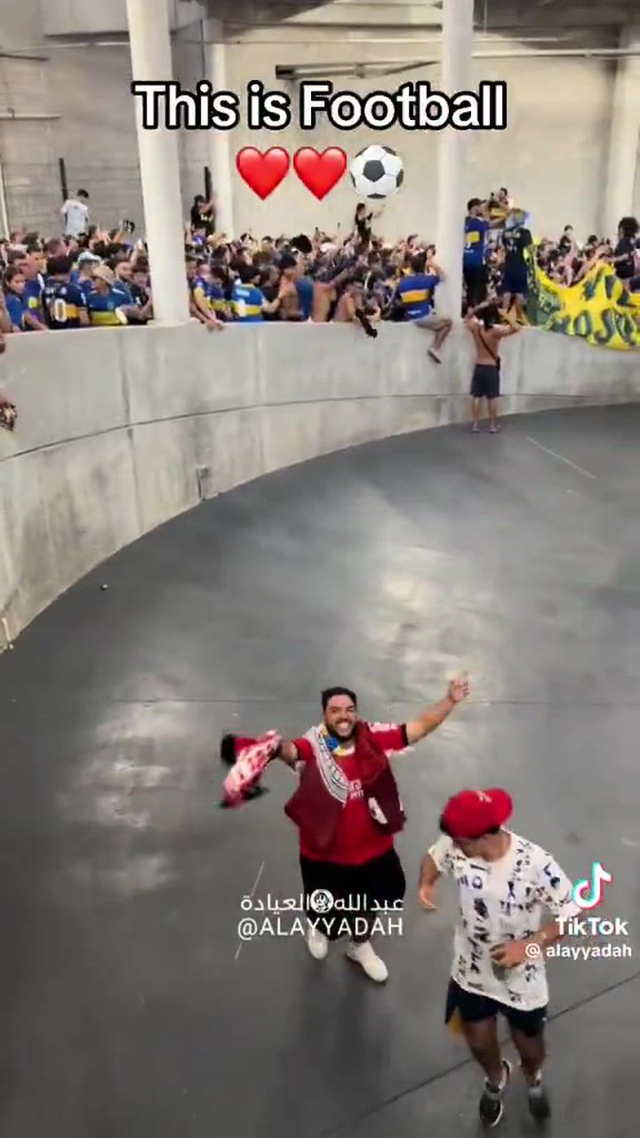 Um adepto do Benfica entre centenas do Boca Jrs.: o resto é magia do futebol