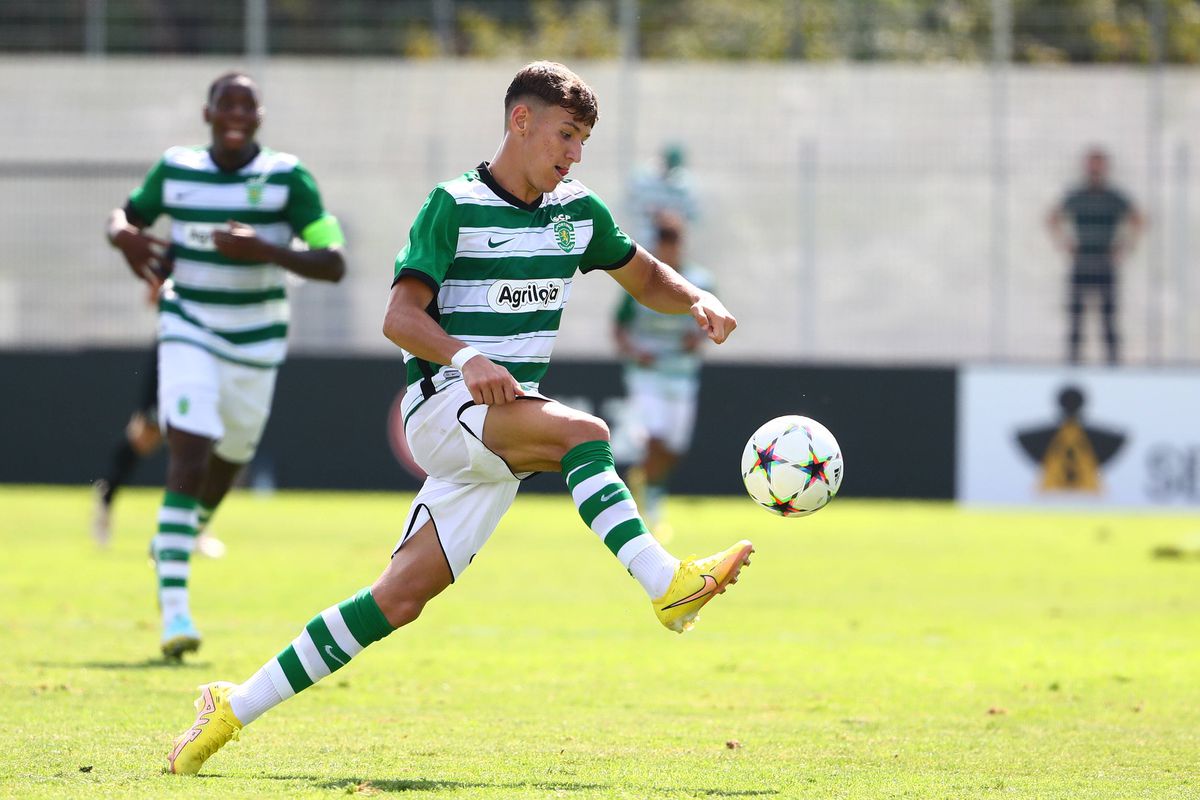 Sporting: Diogo Travassos vai renovar e pode 'congelar' contratação
