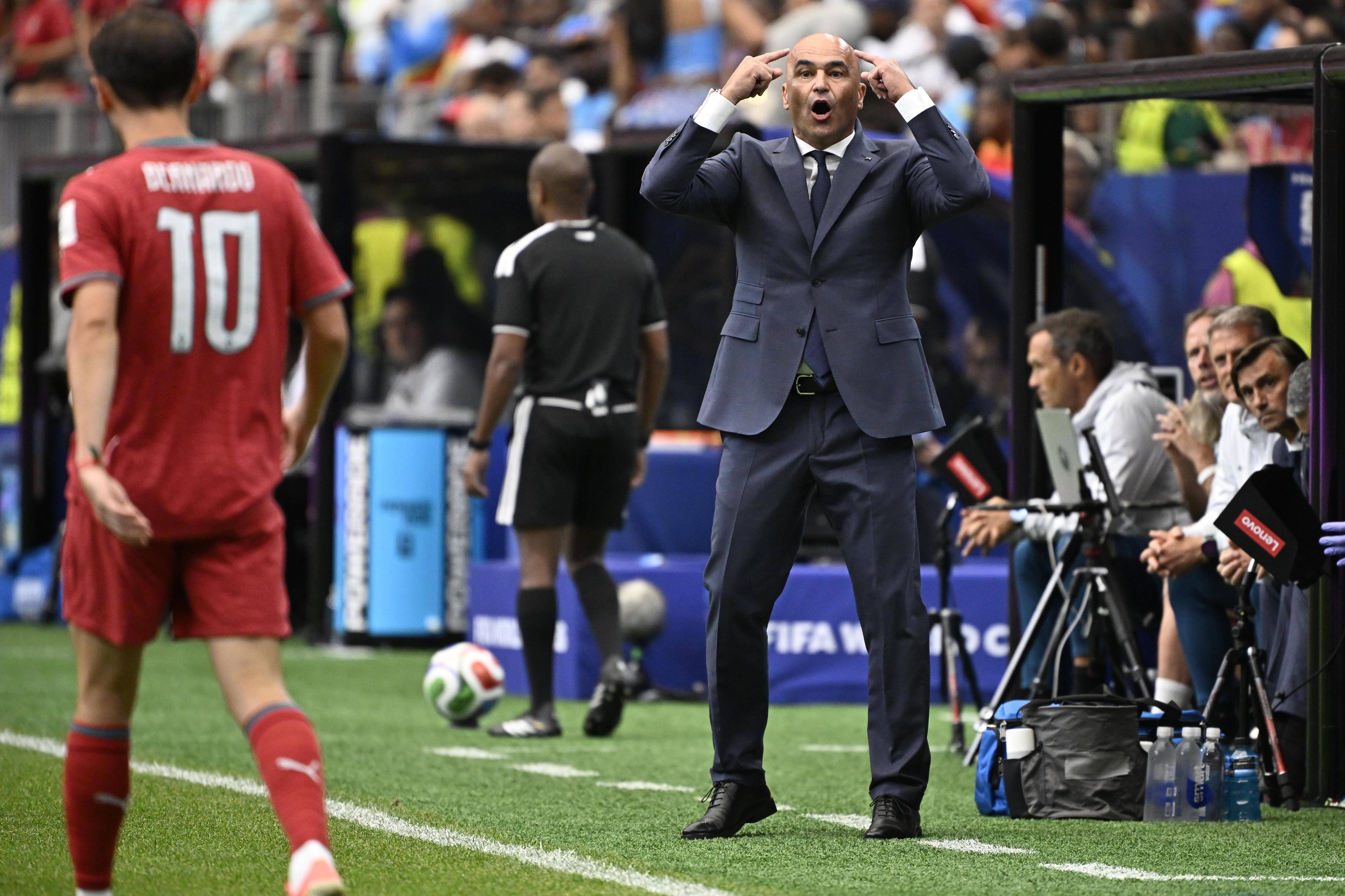 Roberto Martínez não conseguiu entender que problemas a equipa enfrentava em campo, diante da República Democrática do Congo — Foto: IMAGO