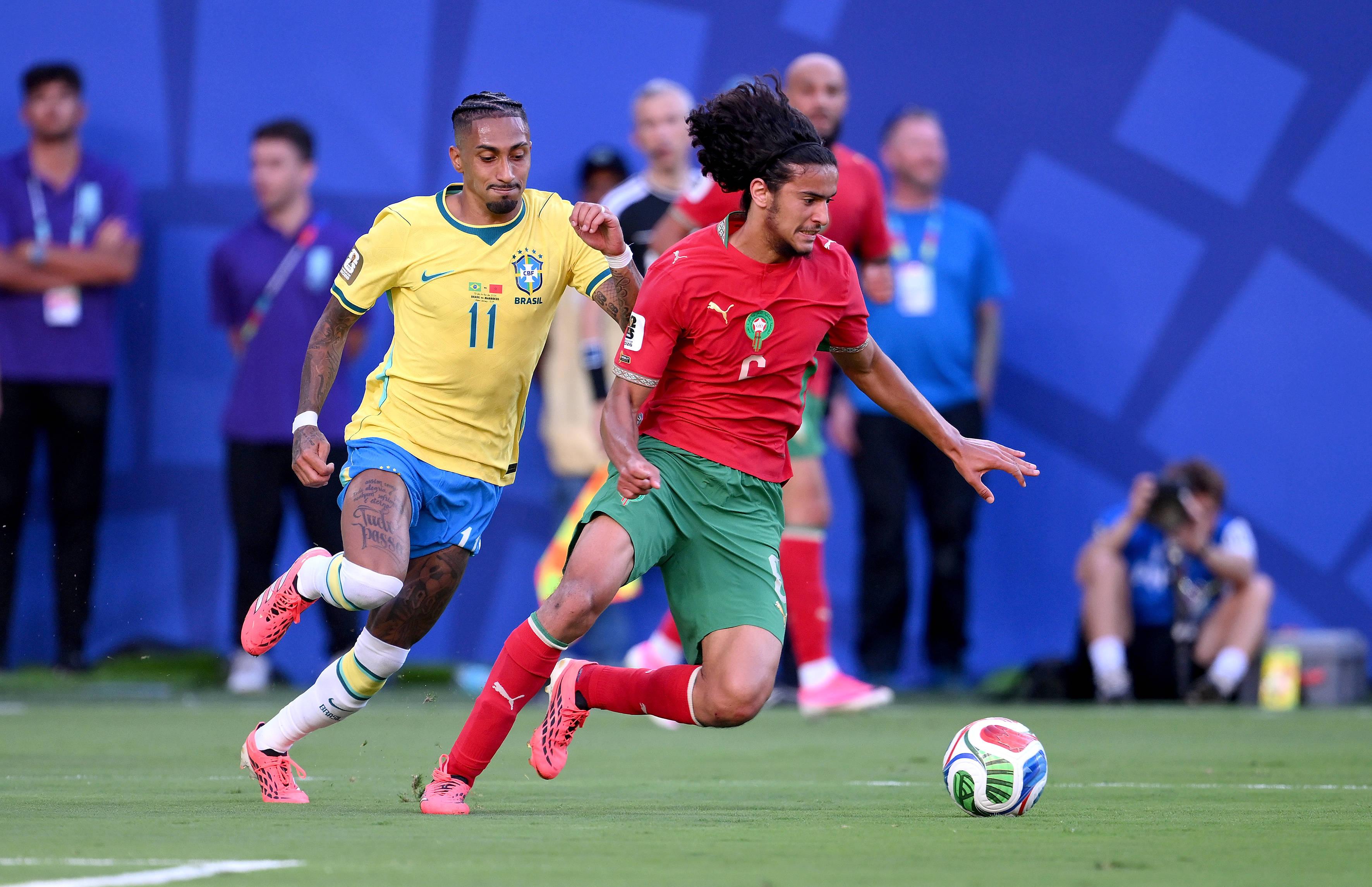 SURPRESAS - Marrocos conta com jogadores de grande qualidade e apresentou um desempenho forte no empate diante do Brasil. O triunfo podia ter caído perfeitamente para o lado dos leões do Atlas, que viram nascer uma estrela: Bouaddi