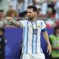 Lionel Messi fez um 'hat trick' pela Argentina à Argélia