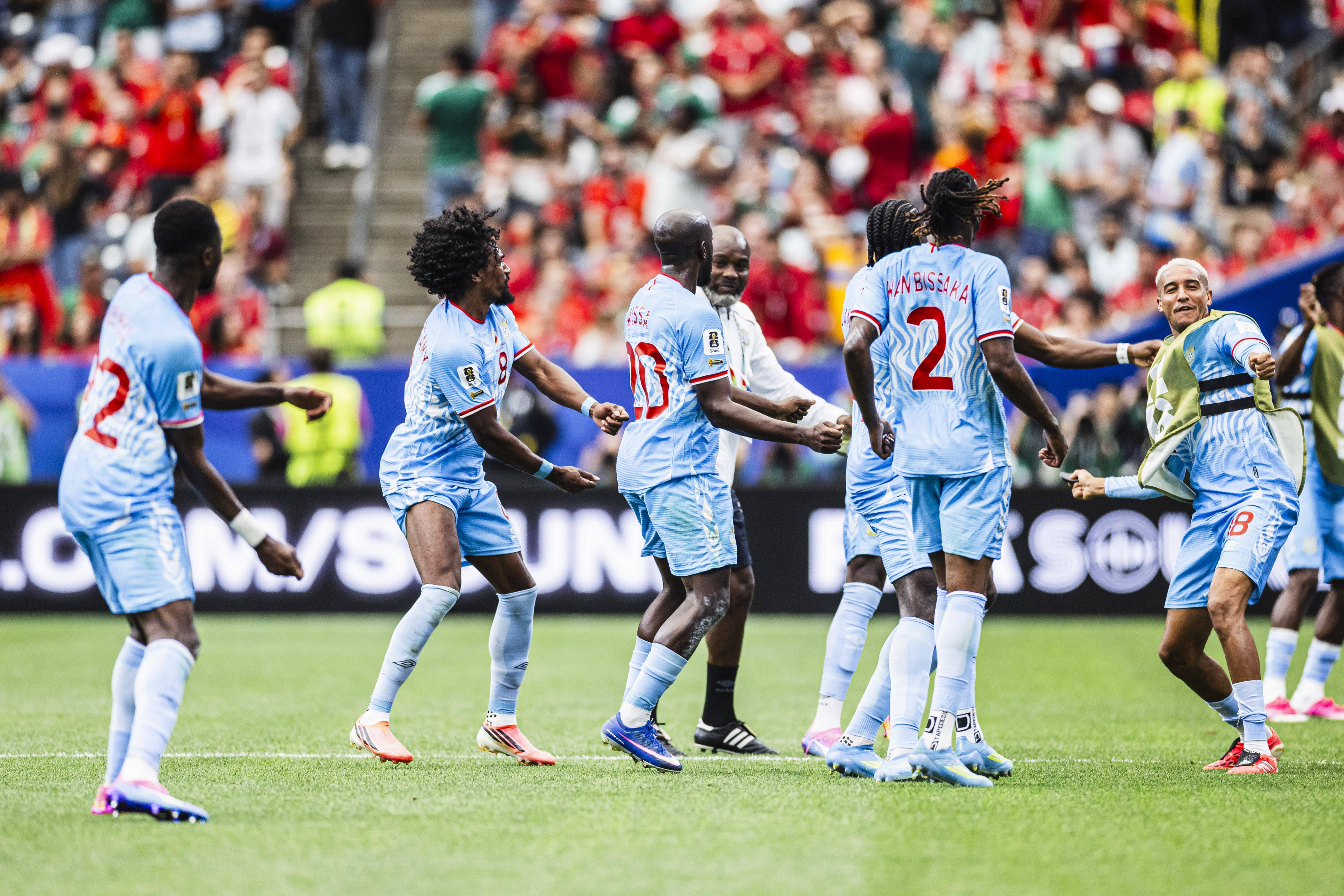 SURPRESAS - A RD Congo garantiu um empate contra Portugal. Foi o primeiro pontos na história dos Mundiais. Wissa marcou o primeiro golo da RD Congo em Campeonatos do Mundo. A única participação até então, em 1974, tinha sido ainda como Zaire