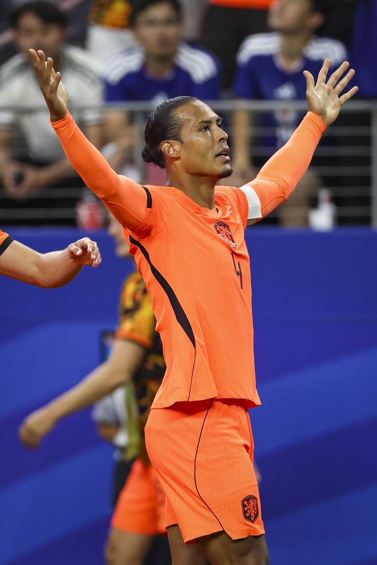 Virgil van Dijk (Países Baixos) – comandou como sempre a defesa da equipa frente ao Japão, foi quase perfeito com a bola nos pés e, de cabeça, também marcou (IMAGO)