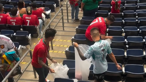 Fãs de Portugal dão o exemplo e limpam o estádio em Houston