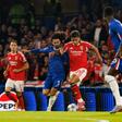Cucurella no embate com o Benfica