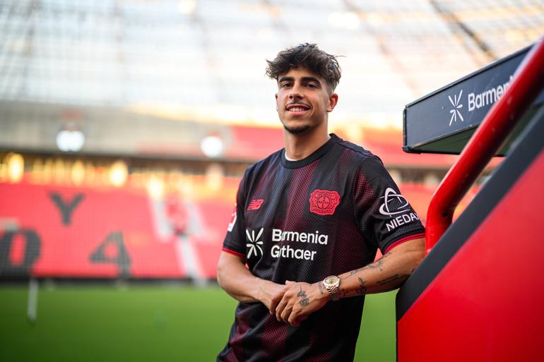 Afonso Moreira com a camisola do Leverkusen - Foto: Bayer