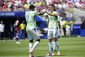 Embolo marcou de penálti o golo da Suíça e celebrou com Xhaka