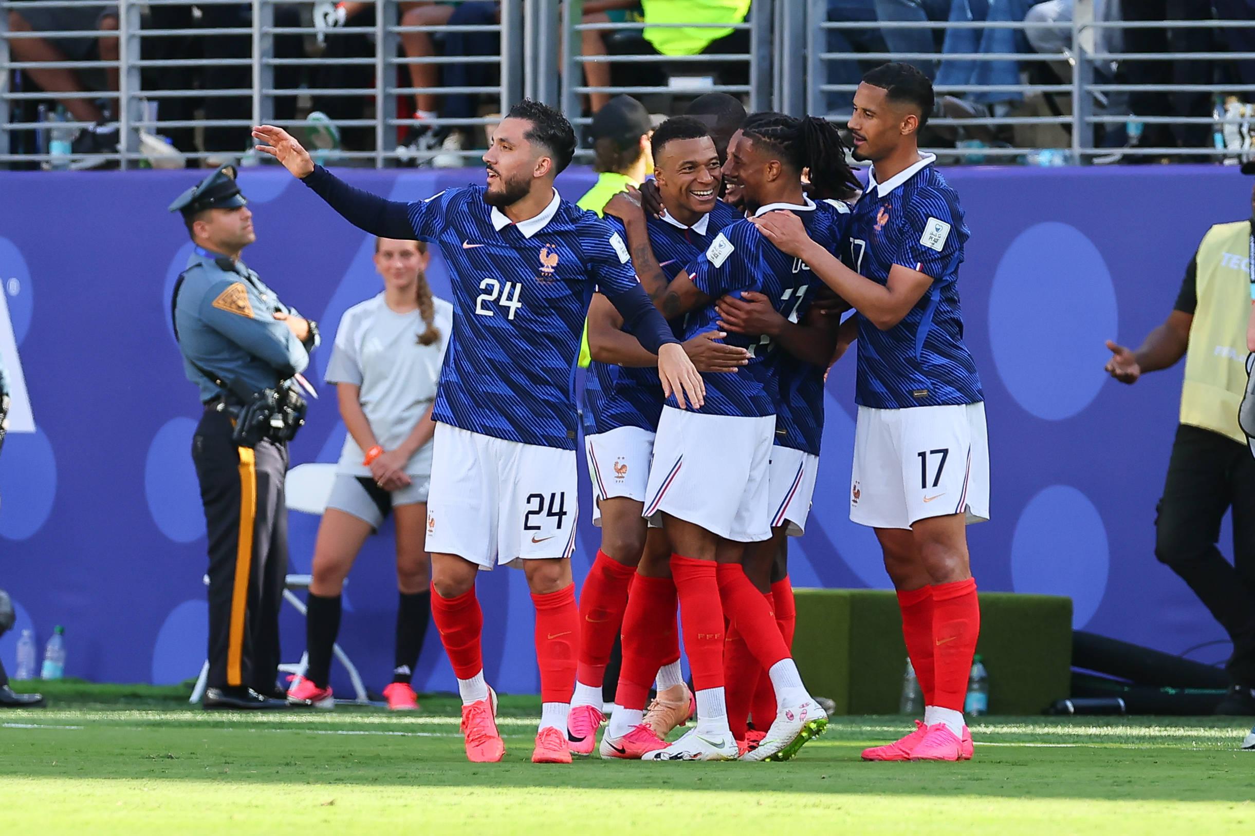 CONFIRMAÇÕES - França só desbloqueou o nulo frente ao Senegal aos 66', mas venceu por 3-1. Para isso contou com um inspirado Mbappé, que fez dois golos, tornando-se o maior goleador dos 'les bleus'. Olise assistiu no primeiro golo. Barcola marcou