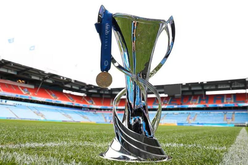 Eis o tão desejado troféu - Foto: UEFA