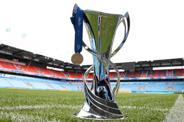Eis o tão desejado troféu - Foto: UEFA